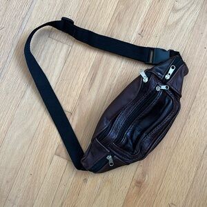 Brand new never used Vintage leather fanny pack